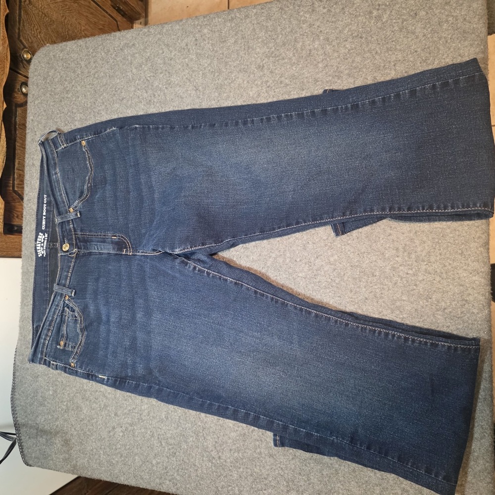 dark wash Signature by Levi Strauss & Co. Curvy Boot Cut jeans 36x32 C2